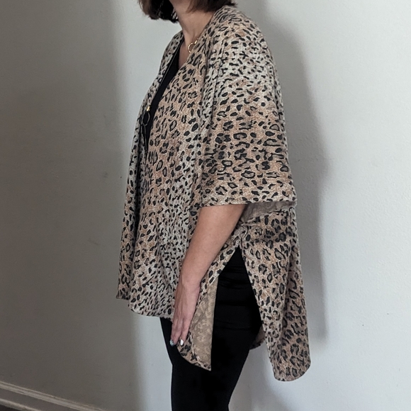 ENTRO Leopard Print Kimono ~ NWT - Picture 2 of 8